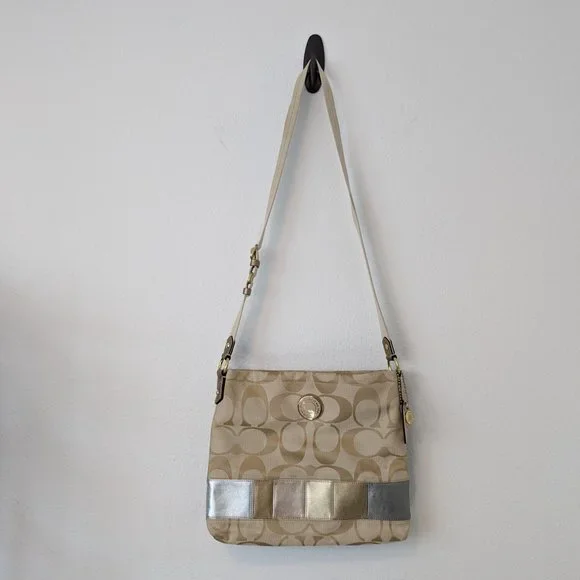 Coach purse/bag crossbody medium size - Picture 2 of 7